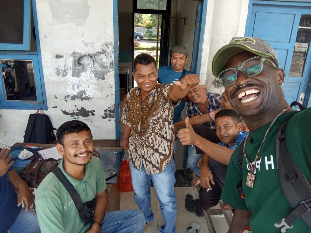 From Kualanamu Airport to Bukit Lawang: my real experience staying at Dazhong Backpacker’s Hostel (Medan), how to book ethical orangutan treks, travel tips, times, and neighborhood foodie finds.
Hashtags for socials: #DazhongBackpackers #Medan #BukitLawang #OrangutanTrek #GunungLeuser #BackpackerGuide #MedanFood #TravelIndonesia #Blakfly